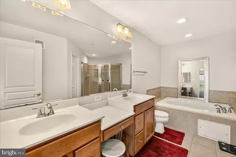 Bath - 1794 B Poolside Way #24-B, Frederick, MD 21701 photo 1 of 3