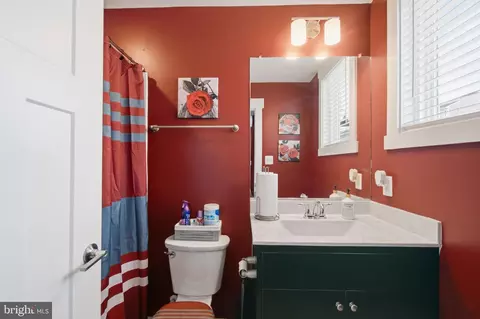 Bath - 405 Gillespie Dr, Frederick, MD 21702 photo 3 of 3