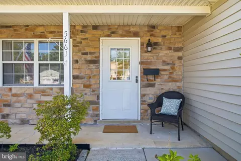 Exterior - 5661 Crabapple Dr, Frederick, MD 21703 photo 2 of 8
