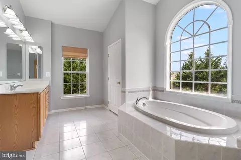 Bath - 1815 Granby Way, Frederick, MD 21702 photo 4 of 7