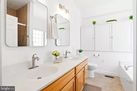 Bath - 4 Lamar Ln, Middletown, MD 21769 photo 1 of 4