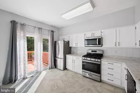 Kitchen - 122 Long Acre Ct, Frederick, MD 21702 photo 2 of 3