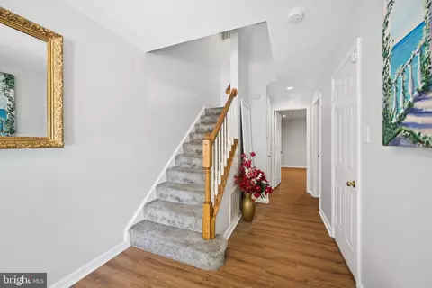 Entry Way - 122 Long Acre Ct, Frederick, MD 21702 photo 2 of 7