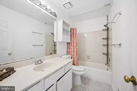 Bath - 122 Long Acre Ct, Frederick, MD 21702 photo 1 of 1
