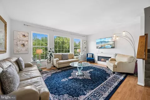 Living - 122 Long Acre Ct, Frederick, MD 21702 photo 2 of 3