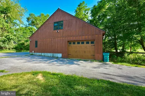 Exterior - 8051 Old Receiver Rd, Frederick, MD 21702 photo 9 of 10