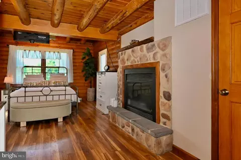 Bedroom - 8051 Old Receiver Rd, Frederick, MD 21702 photo 1 of 6