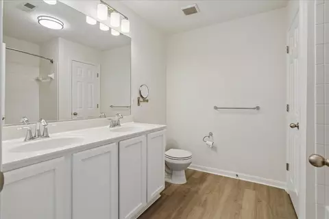 Bath - 615 Amberfield Rd, Frederick, MD 21703 photo 2 of 4