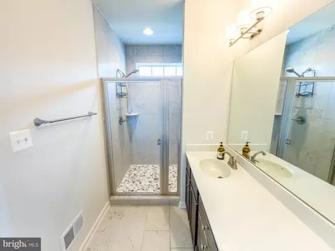 Bath - 1324 Ricketts Rd, Frederick, MD 21702 photo 2 of 4
