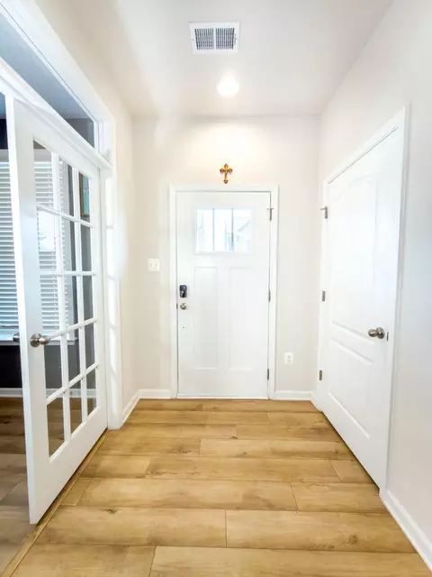 Entry Way - 1324 Ricketts Rd, Frederick, MD 21702 photo 1 of 10