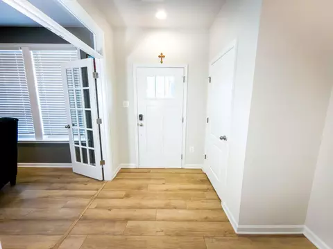 Entry Way - 1324 Ricketts Rd, Frederick, MD 21702 photo 2 of 10