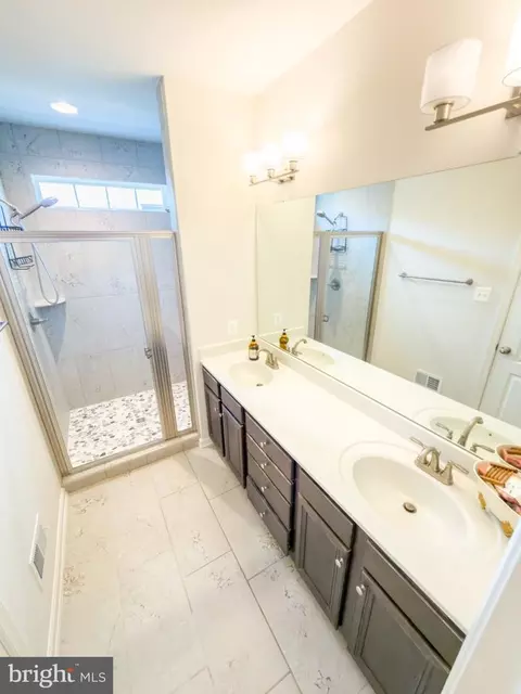 Bath - 1324 Ricketts Rd, Frederick, MD 21702 photo 3 of 4