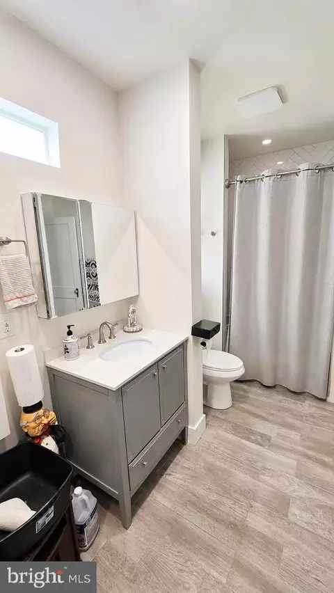 Bath - 908 Motter Pl, Frederick, MD 21701 photo 2 of 3