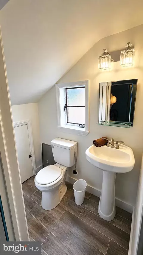 Bath - 908 Motter Pl, Frederick, MD 21701 photo 1 of 3