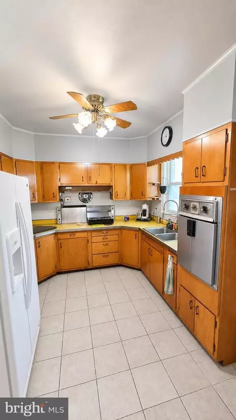 Kitchen - 908 Motter Pl, Frederick, MD 21701 photo 3 of 4