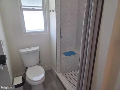 Bath - 908 Motter Pl, Frederick, MD 21701 photo 3 of 3