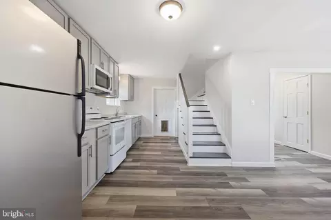 Entry Way - 313 E Main St, Thurmont, MD 21788 photo 5 of 15