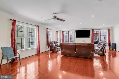 Living - 9064 Knott Ln, Frederick, MD 21704 photo 4 of 4