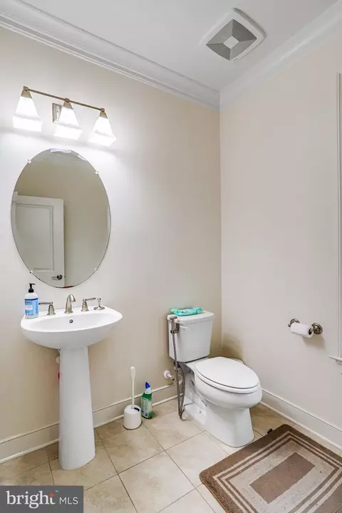 Bath - 9064 Knott Ln, Frederick, MD 21704 photo 3 of 4