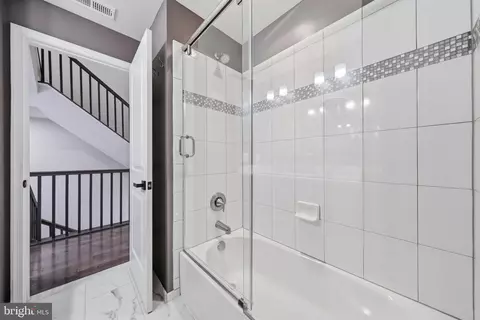 Bath - 747 Holden Rd, Frederick, MD 21701 photo 2 of 3