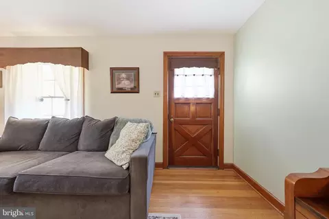 Entry Way - 19 Norva Ave, Frederick, MD 21701 photo 1 of 7