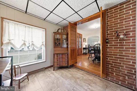 Entry Way - 19 Norva Ave, Frederick, MD 21701 photo 3 of 7