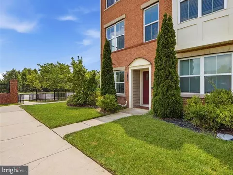 Exterior - 710 Brengle Dr, Frederick, MD 21701 photo 2 of 3