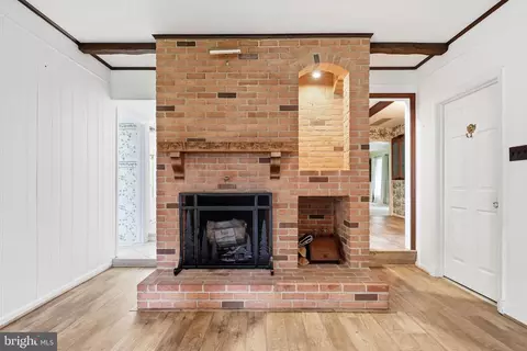 Living - 7405 Hillside Dr, Frederick, MD 21702 photo 7 of 9