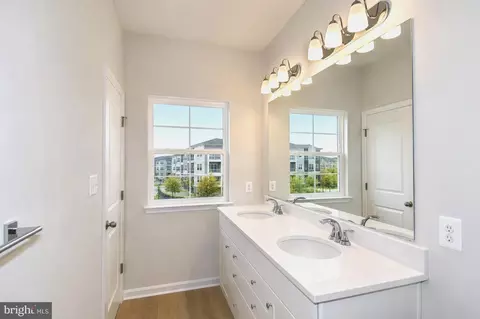 Entry Way - 402 Matlock Ln, Frederick, MD 21701 photo 13 of 15