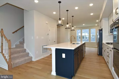 Entry Way - 402 Matlock Ln, Frederick, MD 21701 photo 4 of 15