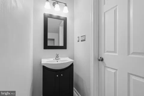 Entry Way - 900 Turning Point Ct, Frederick, MD 21701 photo 2 of 3