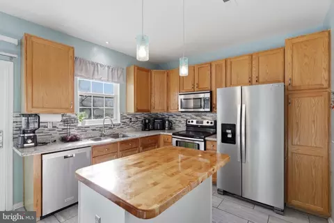 Kitchen - 900 Turning Point Ct, Frederick, MD 21701 photo 2 of 2
