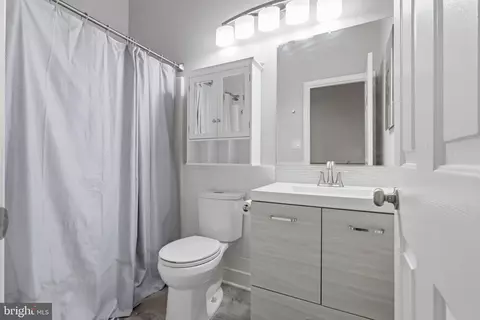 Bath - 900 Turning Point Ct, Frederick, MD 21701 photo 2 of 2