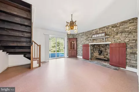 Living - 11801 Warner Rd, Keymar, MD 21757 photo 7 of 7