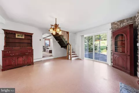 Living - 11801 Warner Rd, Keymar, MD 21757 photo 6 of 7