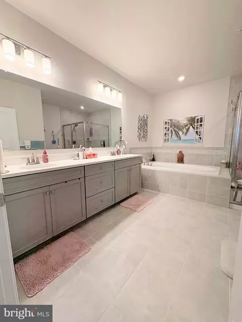 Bath - 7135 Delegate Pl, Frederick, MD 21703 photo 1 of 2
