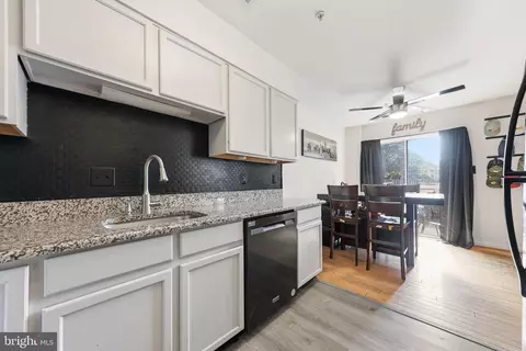 Kitchen - 125 Heathfield Dr, Frederick, MD 21702 photo 2 of 4