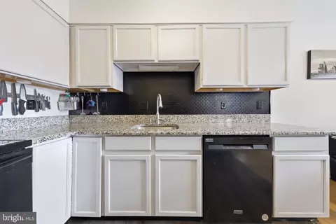 Kitchen - 125 Heathfield Dr, Frederick, MD 21702 photo 3 of 4