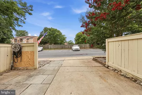 Exterior - 125 Heathfield Dr, Frederick, MD 21702 photo 8 of 14