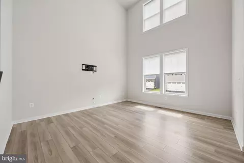 Living - 1701 Evansberry Dr, Frederick, MD 21701 photo 2 of 4