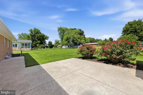 Exterior - 7913 Juniper Dr, Frederick, MD 21702 photo 5 of 10