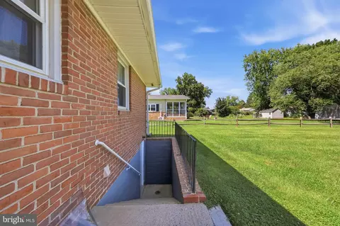 Exterior - 7913 Juniper Dr, Frederick, MD 21702 photo 7 of 10