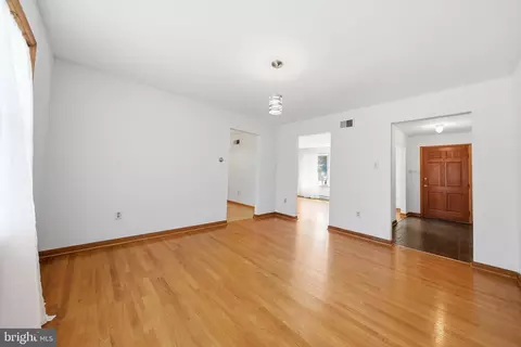 Living - 7913 Juniper Dr, Frederick, MD 21702 photo 3 of 4