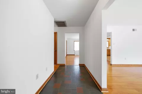 Entry Way - 7913 Juniper Dr, Frederick, MD 21702 photo 1 of 3