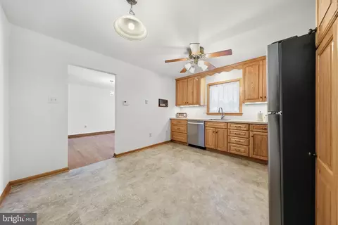 Entry Way - 7913 Juniper Dr, Frederick, MD 21702 photo 2 of 3