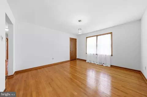 Living - 7913 Juniper Dr, Frederick, MD 21702 photo 4 of 4