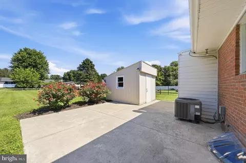 Exterior - 7913 Juniper Dr, Frederick, MD 21702 photo 6 of 10