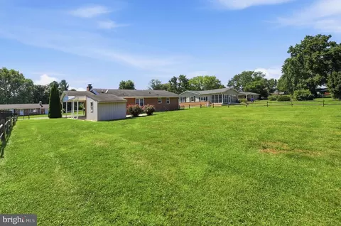 Exterior - 7913 Juniper Dr, Frederick, MD 21702 photo 9 of 10