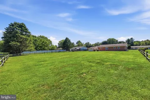 Exterior - 7913 Juniper Dr, Frederick, MD 21702 photo 8 of 10