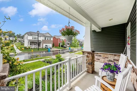 Exterior - 5613 Zoe Ln, Frederick, MD 21704 photo 7 of 7